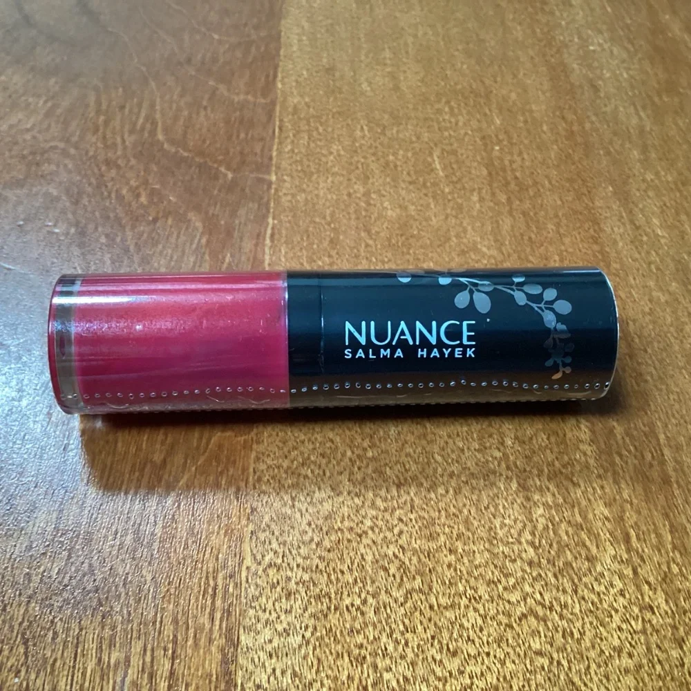 NUANCE SALMA HAYEK True Color PLUMPING LIQUID LIPSTICK #710 Liquid Lilly